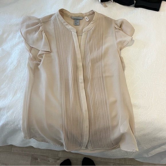 Beige blouse with details in the front - Picture 5 of 6